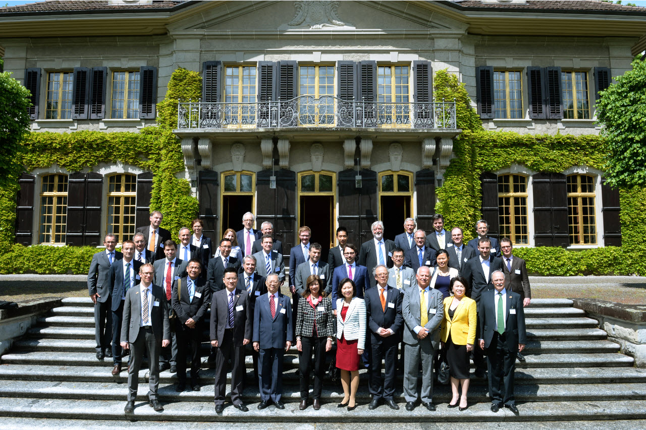 Gruppenbild der Konferenzteilnehmer (Bild: Swiss Re Centre for Global Dialogue)
